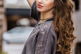 woman wearing gray dress