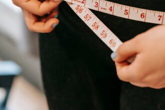 woman measuring her hips